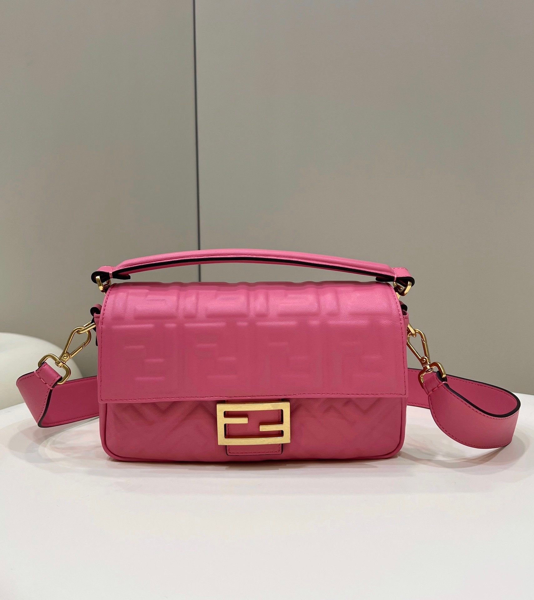 FI Baguette Pink For Women, Women’s Handbags, Shoulder And Crossbody Bags 10.6in/27cm FF 8BR600