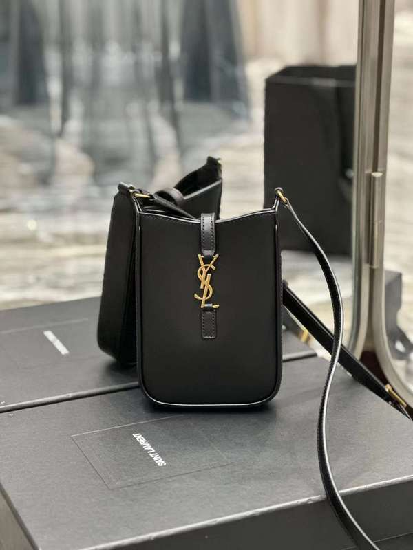 Yves Saint Laurent - Bags   622