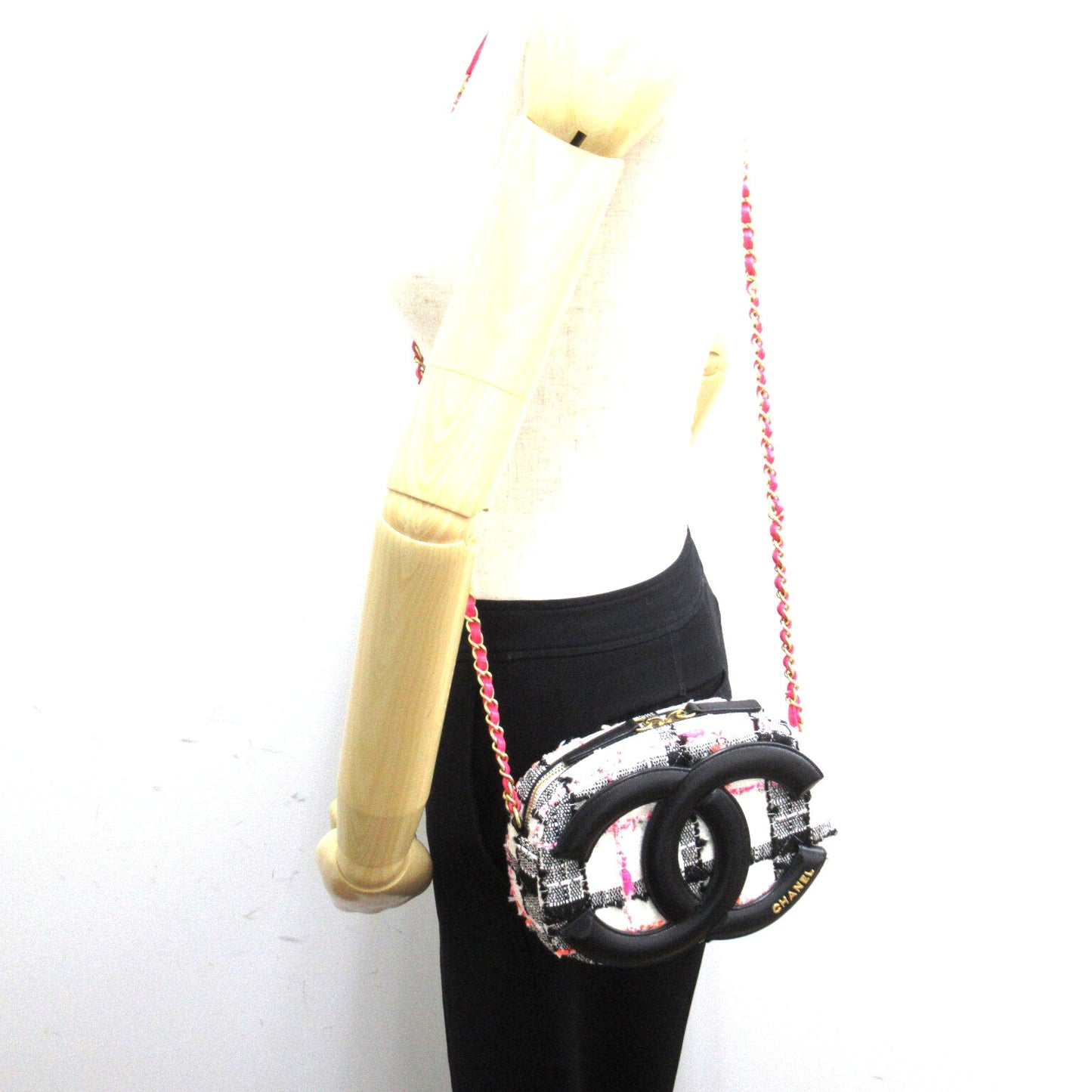 Chanel Chanel Chain Shoulder Bag Tide  White/Black