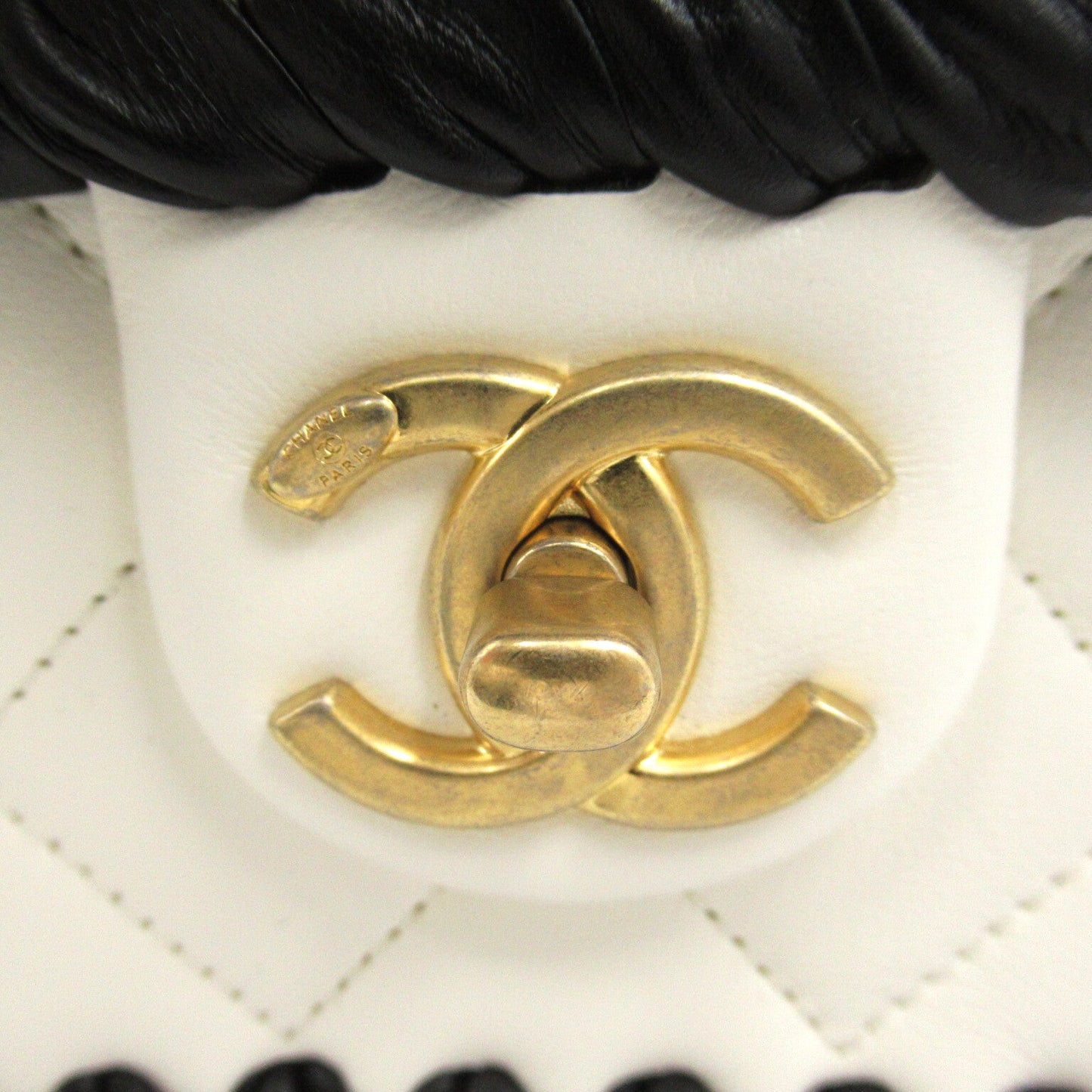 Chanel Chain Shoulder Chain Shoulder Bag  White/Black Chain Shoulder