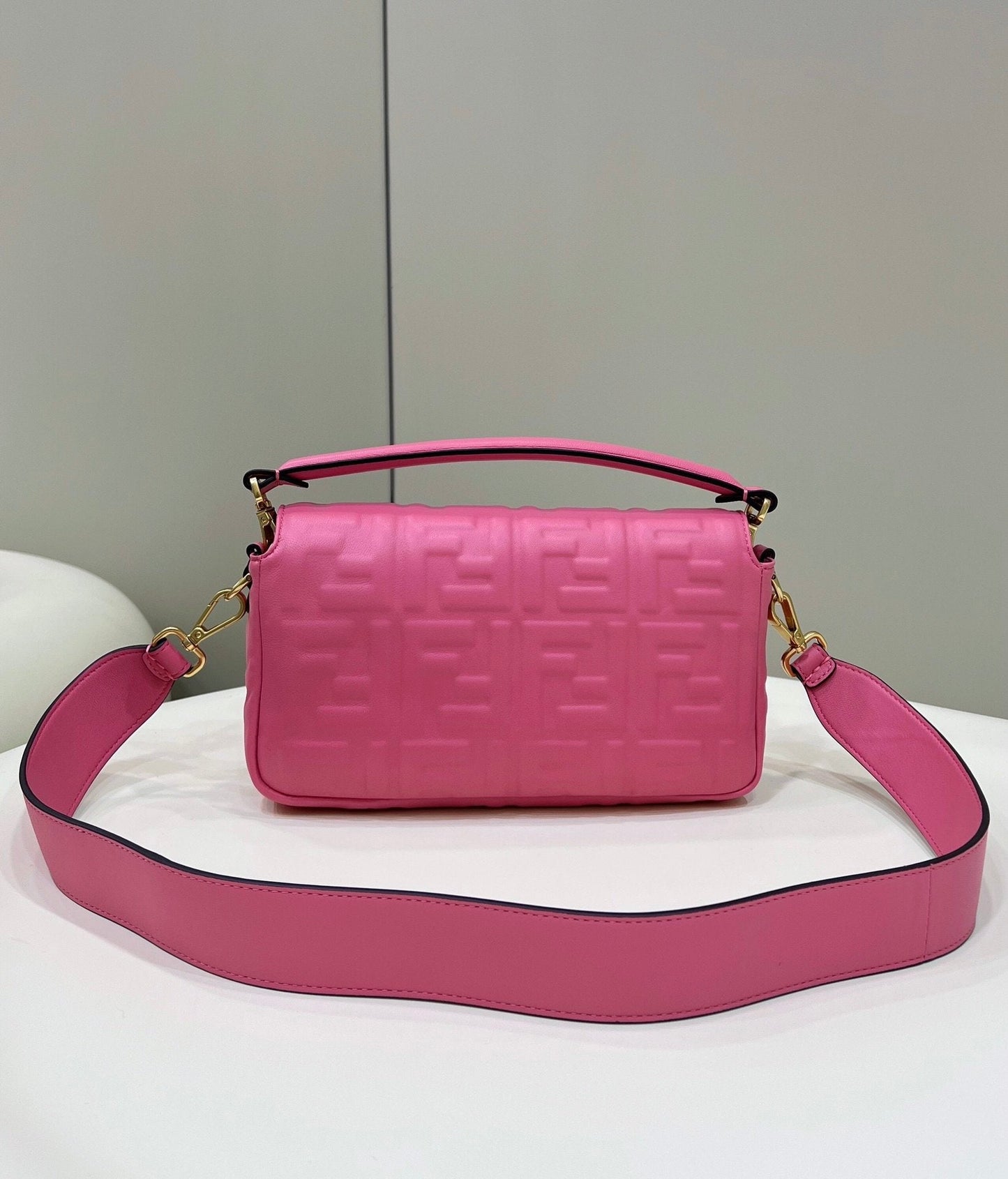 Fendi Baguette Pink For Crossbody Bags