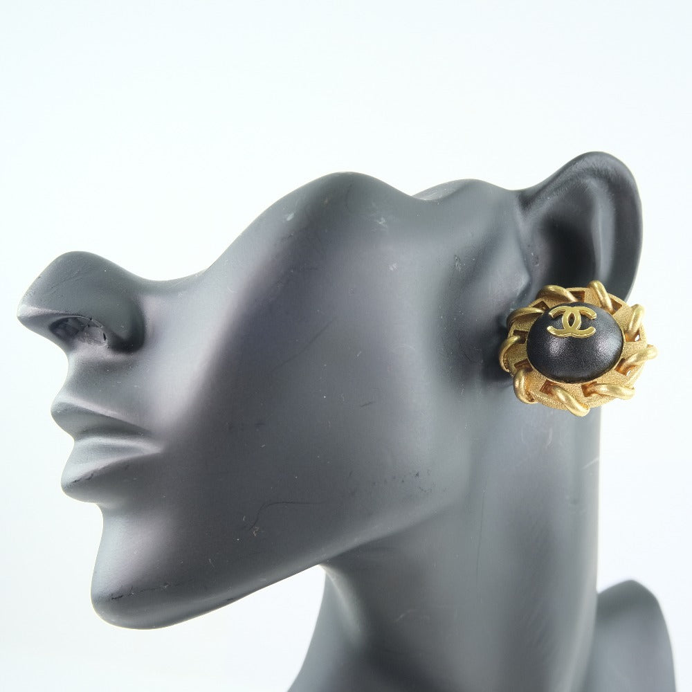 Chanel CHANEL COCOMARK Earring G   Leather Gold 94P  24.1g COCO Mark  【】 A Ranked Earring