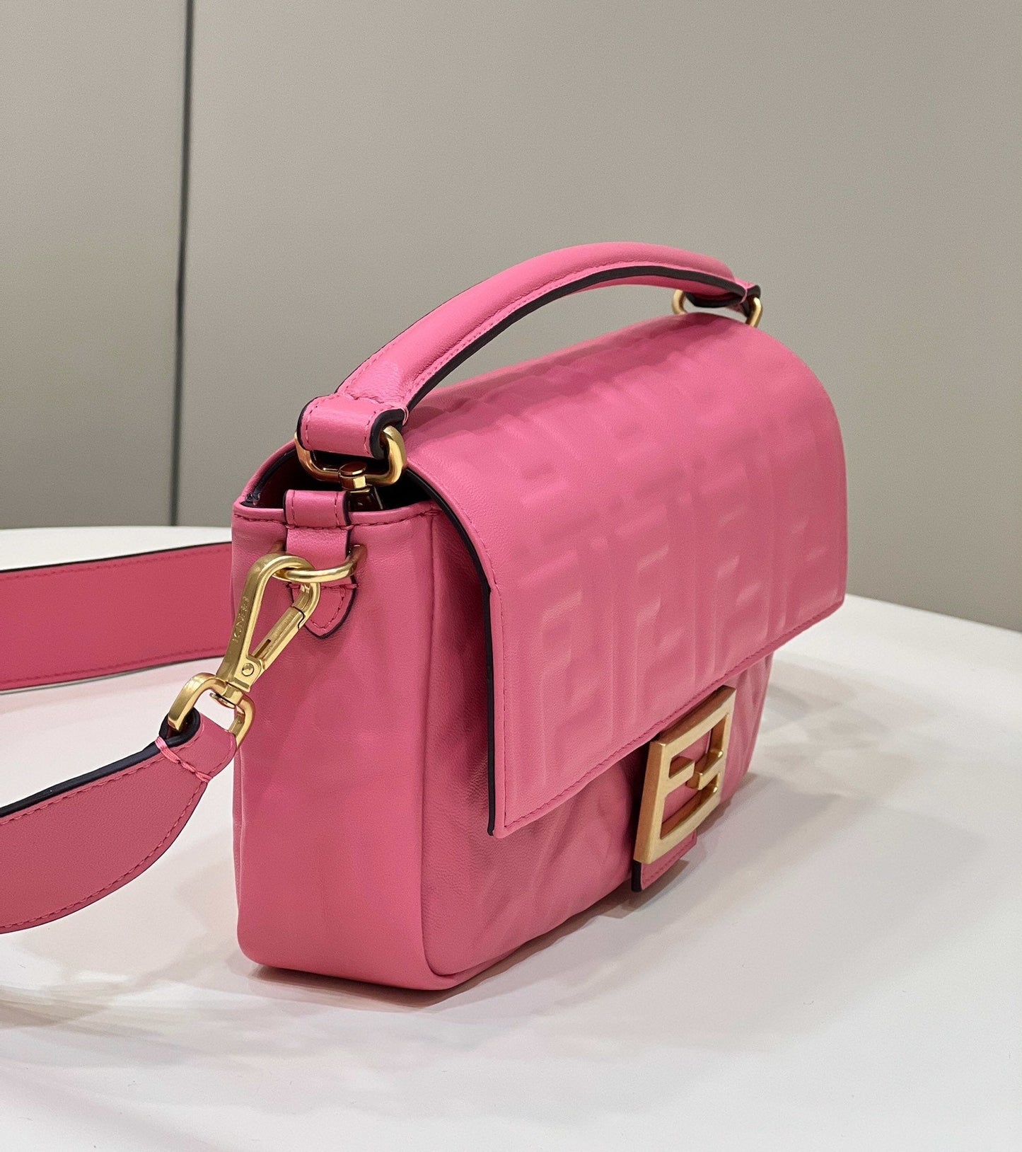 Fendi Baguette Pink For Crossbody Bags