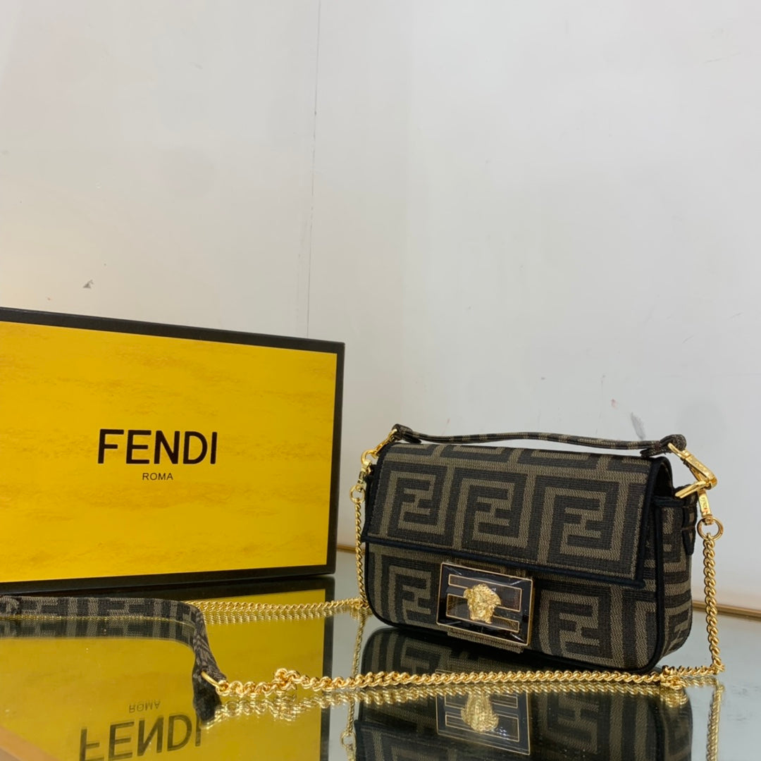 Fendi Baguette Brown fabric Brown Small Bag For Woman 18.5cm/7in