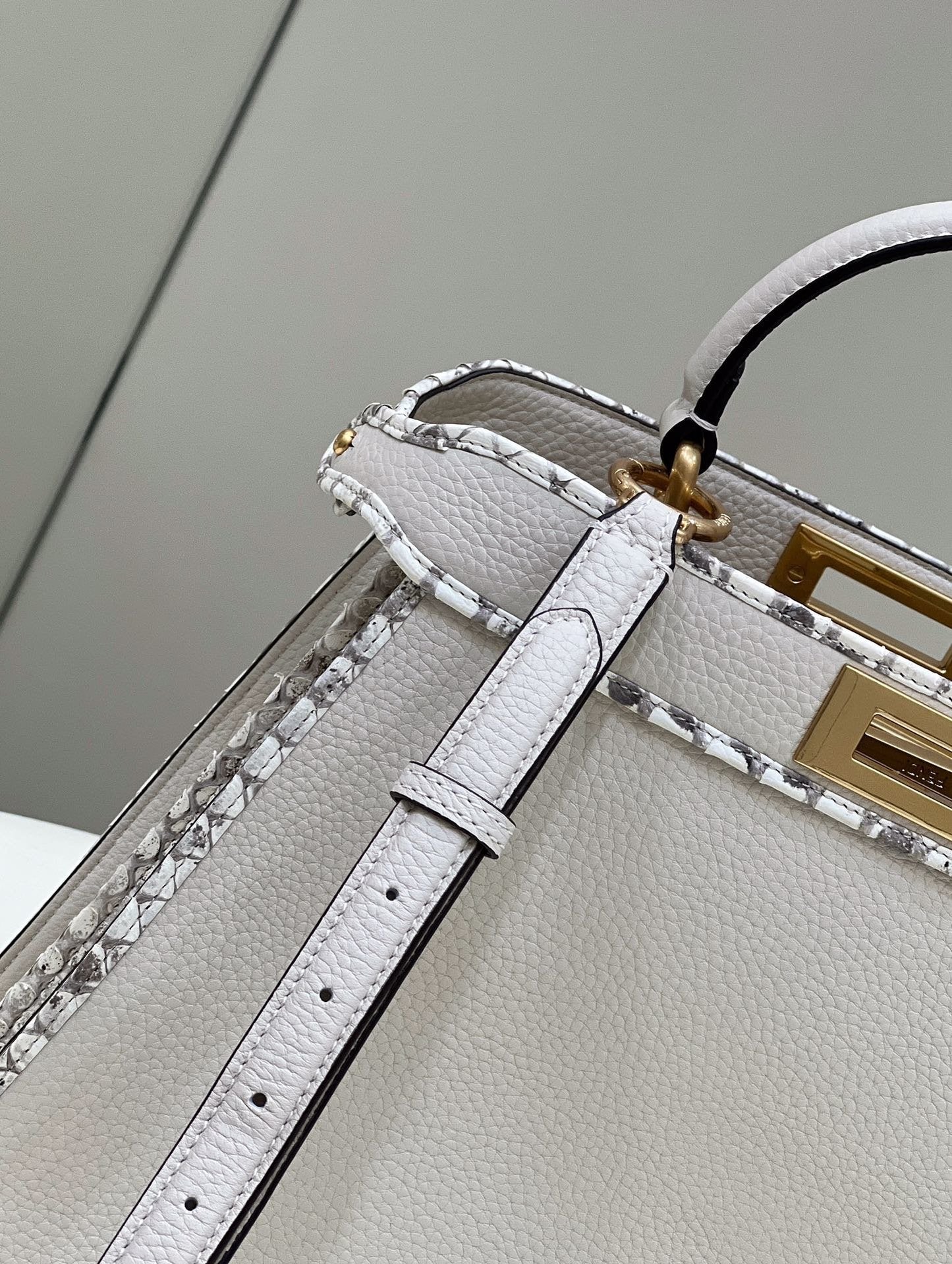 Fendi Peekaboo ISeeU Medium Ivory