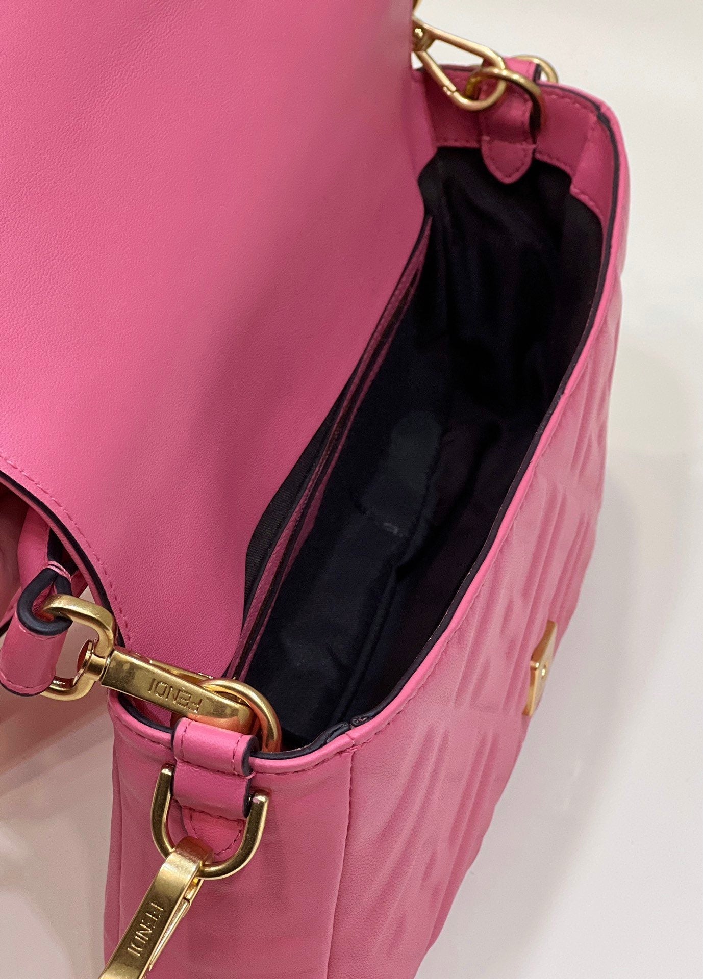 Fendi Baguette Pink For Crossbody Bags