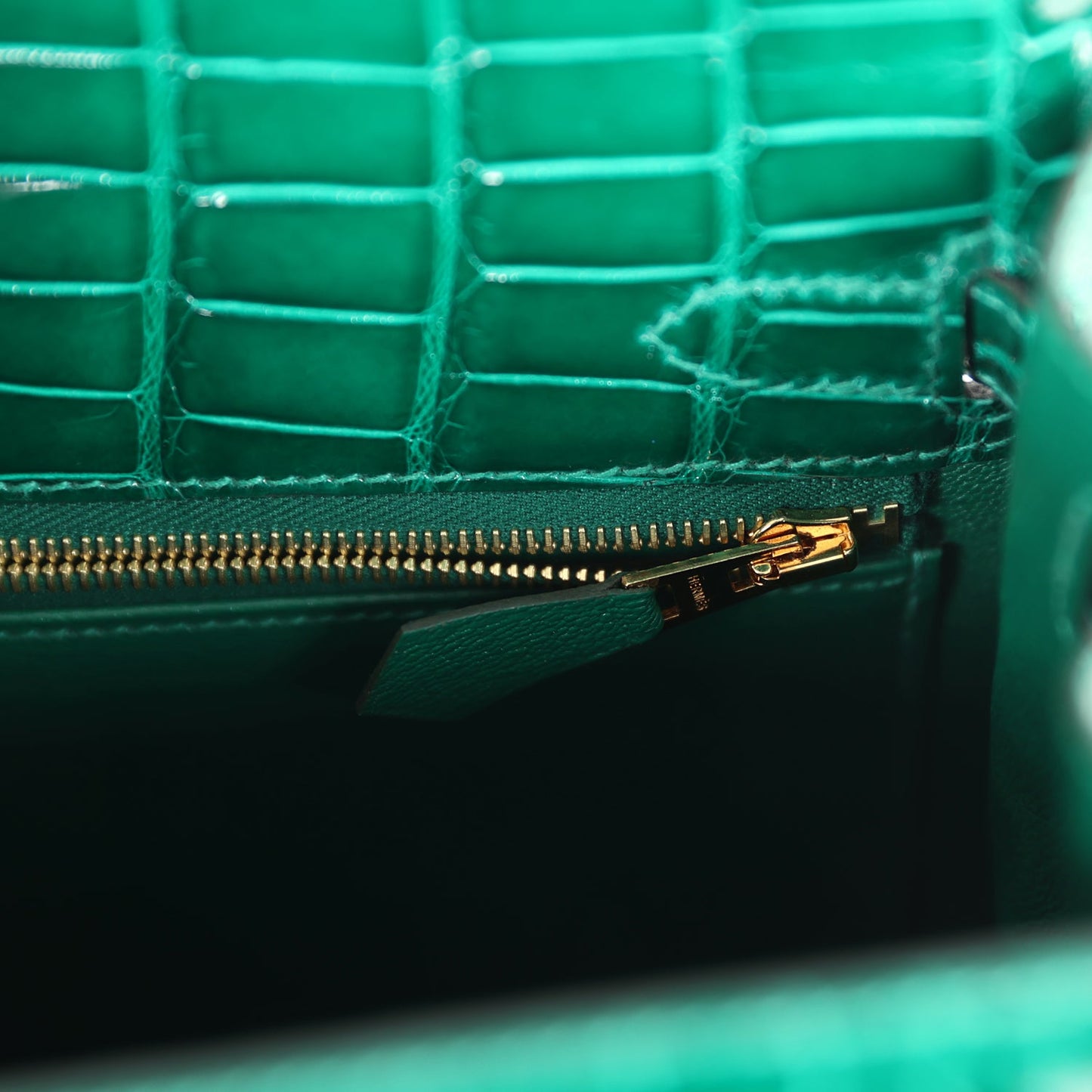 Hermes Kelly Sellier 25 Emerald Shiny Alligator Gold Hardware