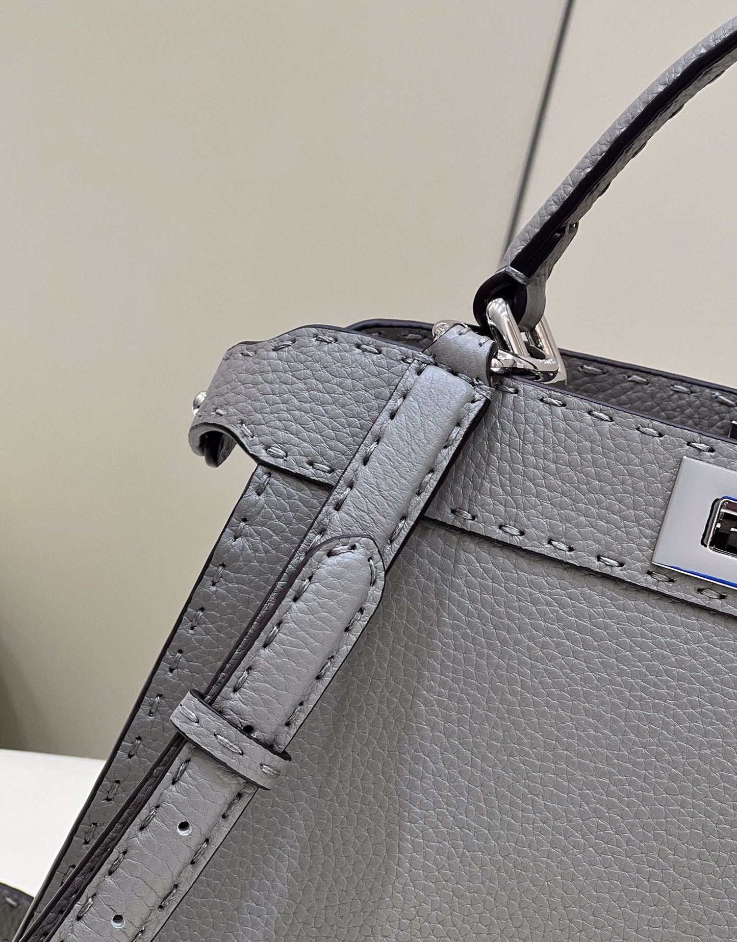 Fendi Peekaboo ISeeU Medium Gray