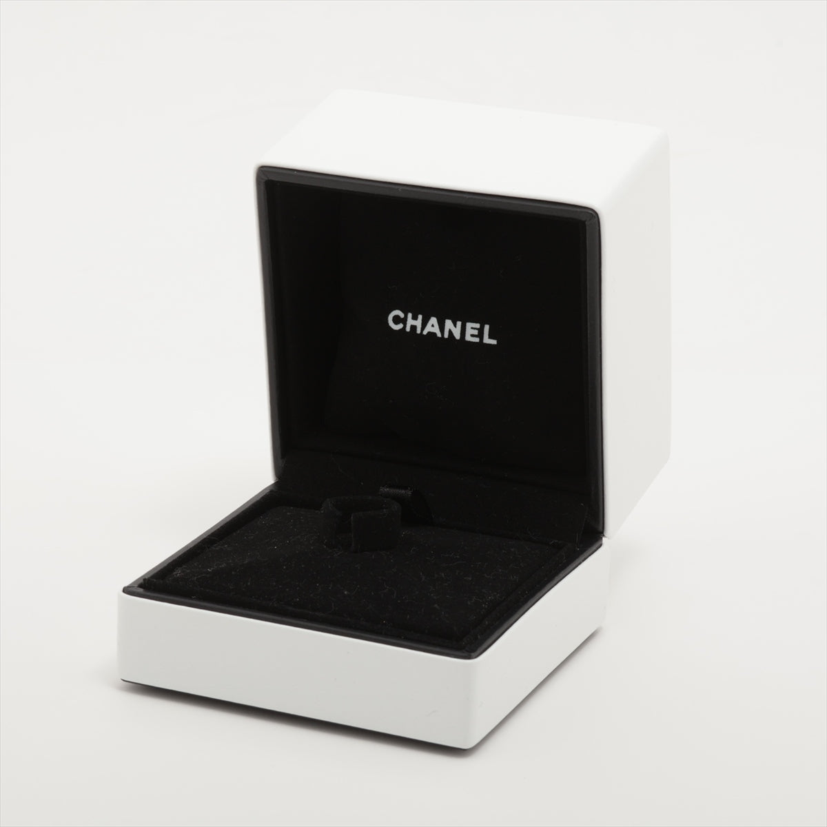 Chanel Diamond Ring 750 (YG) Respire du Lyon Intuitive