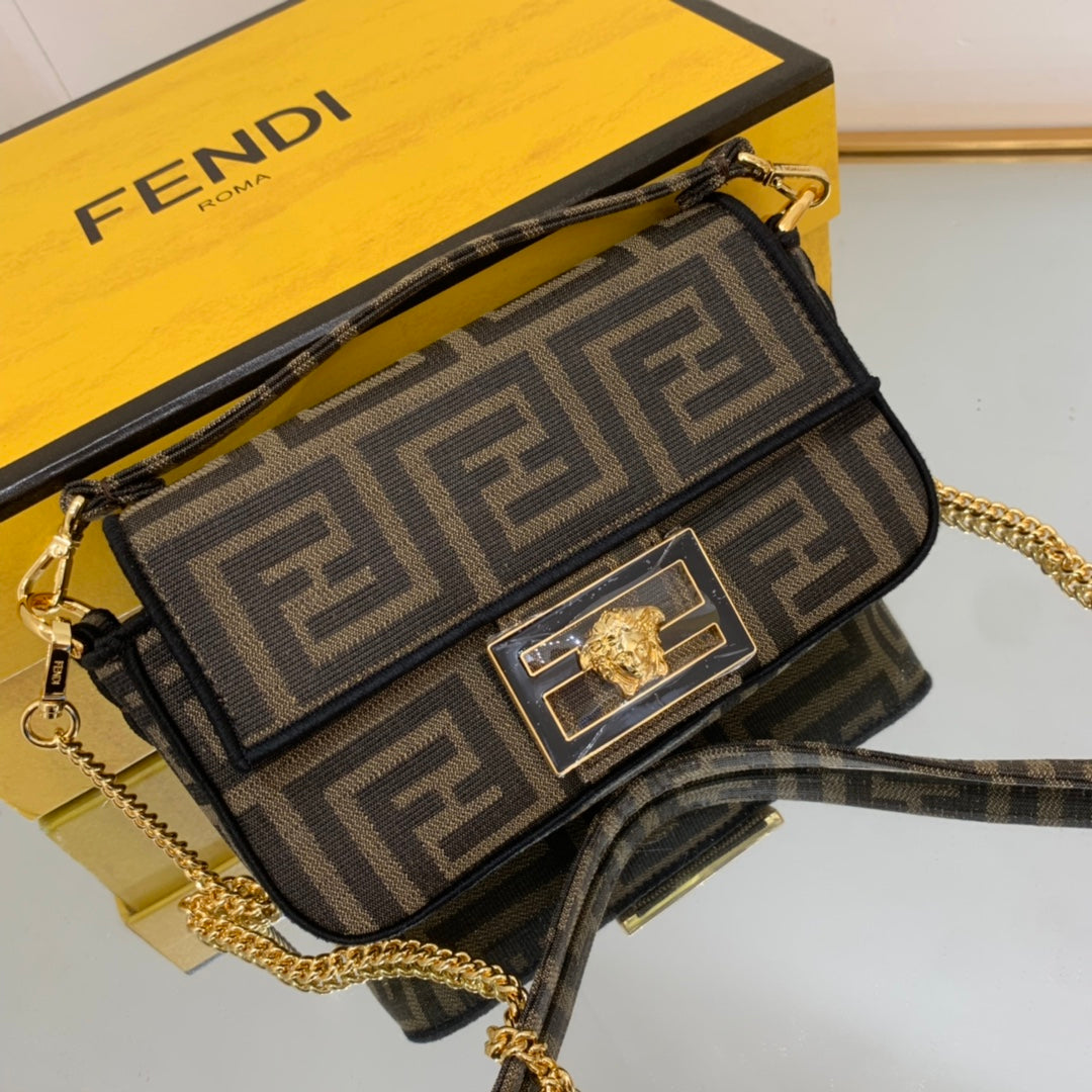 Fendi Baguette Brown fabric Brown Small Bag For Woman 18.5cm/7in