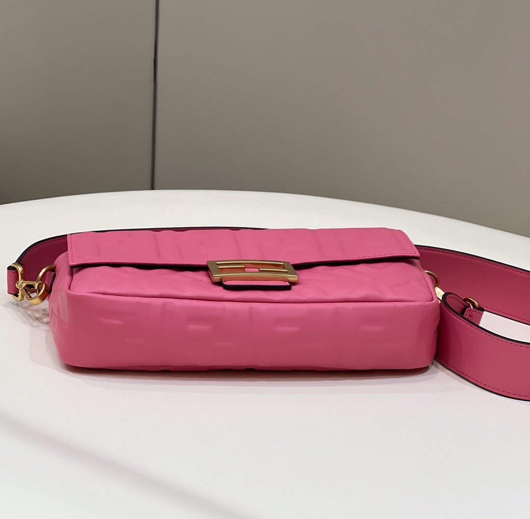 Fendi Baguette Pink For Crossbody Bags