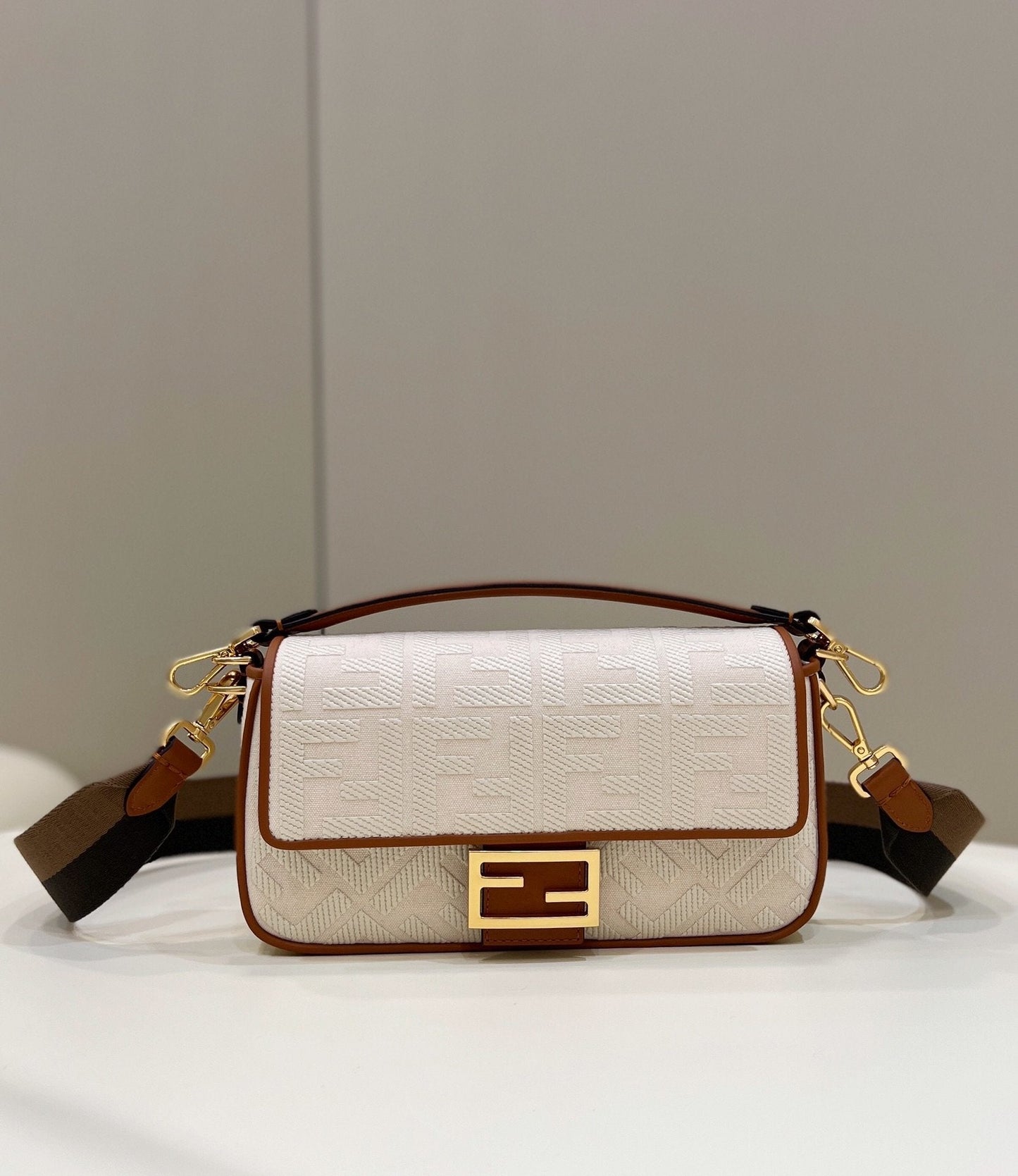 FI Baguette White For Women, Women&#8217; Handbags, Shoulder And Crossbody Bags 10.6in/27cm FF 8BR600