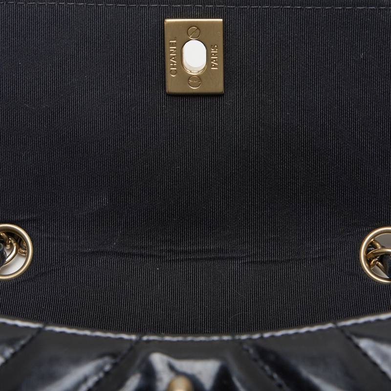 Chanel V-stick Turn-Lock Chain Shoulder Emal Black  Shoulder Bag  Shoulder Bag Mini Shoulder Ladies Bag Hybrid 【 Ship】 SS Himalan Bookstore Online