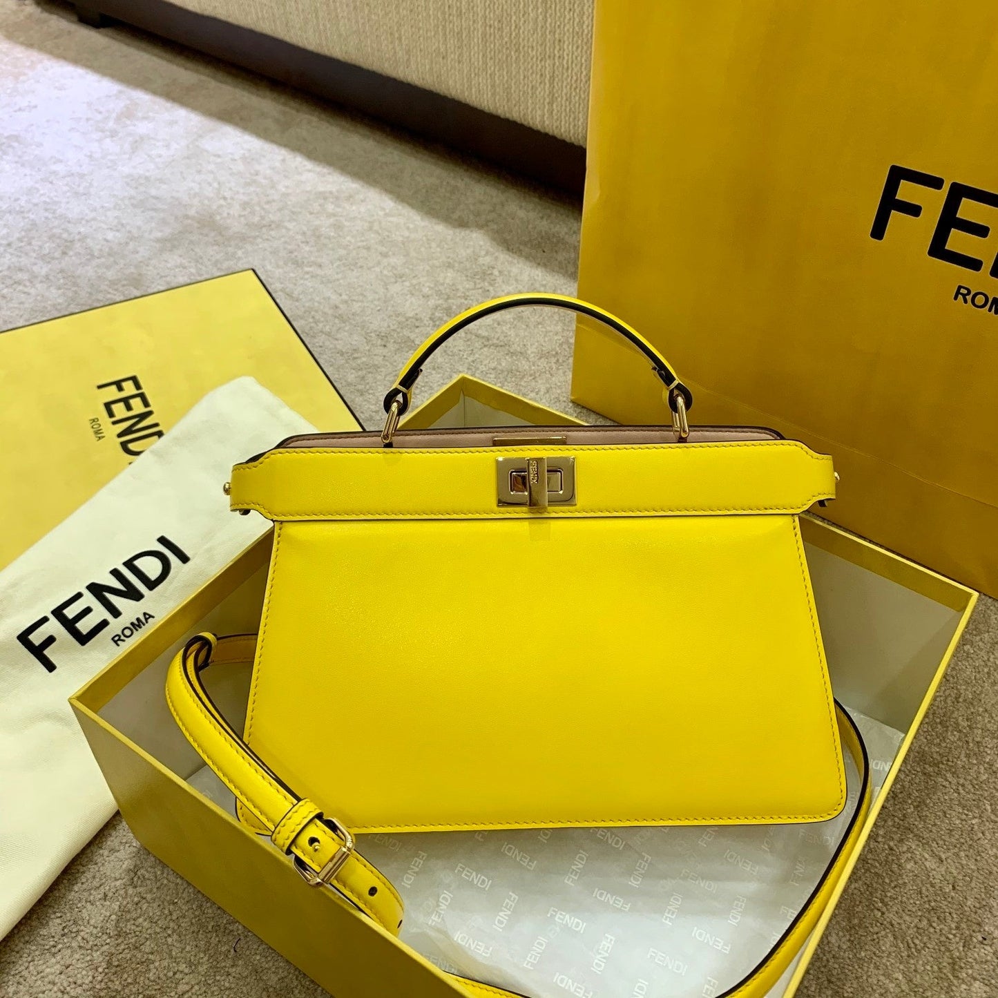 FI Peekaboo ISeeU East-West Yellow For Women, Women&#8217;s Handbags 11.4in/29cm FF 8BN323