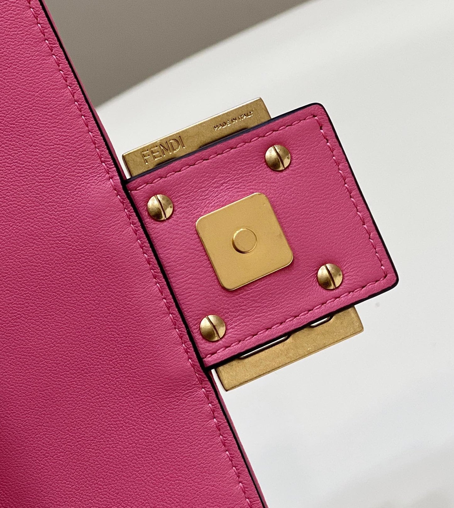 Fendi Baguette Pink For Crossbody Bags