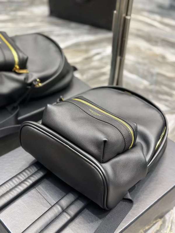 Yves Saint Laurent - Bags   650