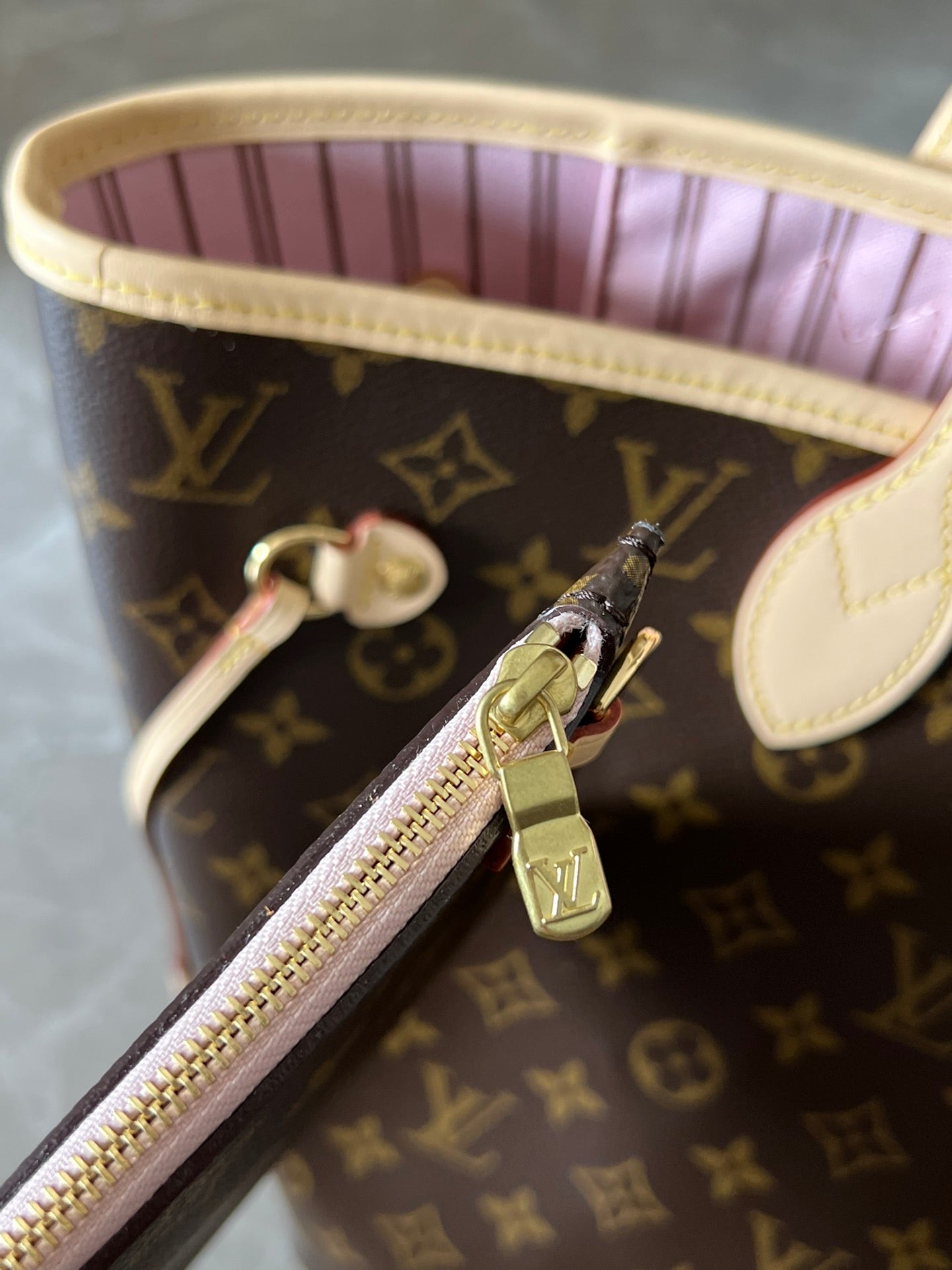 Honix Bags - Luxury Bag - Louis Vuitton -  608