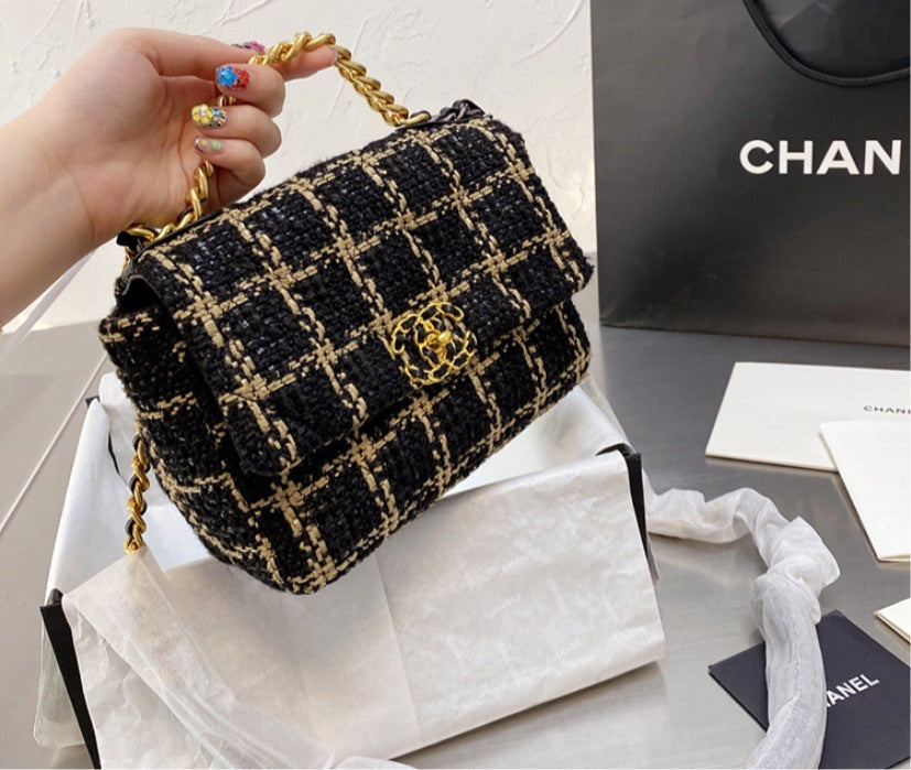 Black/gold woman shoulder Chanel  handbag