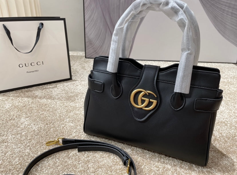 GUCCI a woman shoulder Handbag