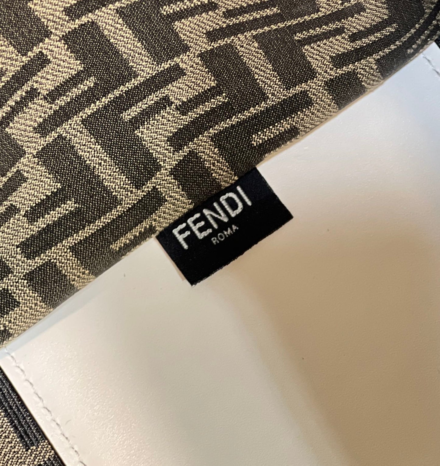 Fendi Sunshine Shopper Meduim Bag