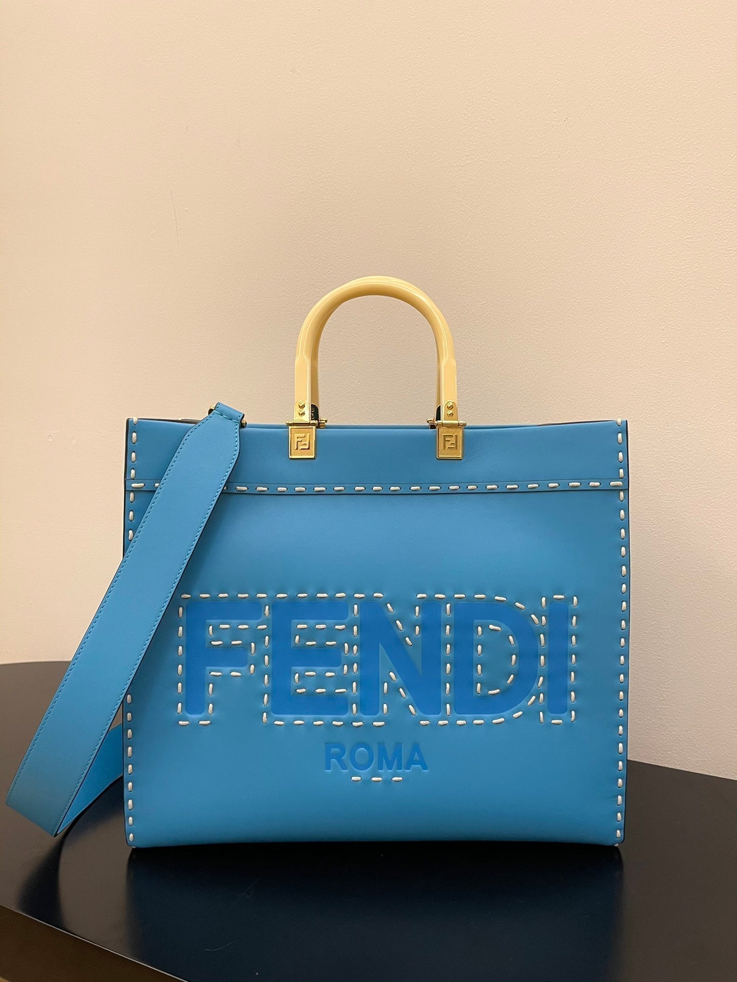 Fendi Sunshine Shopper Medium Bag