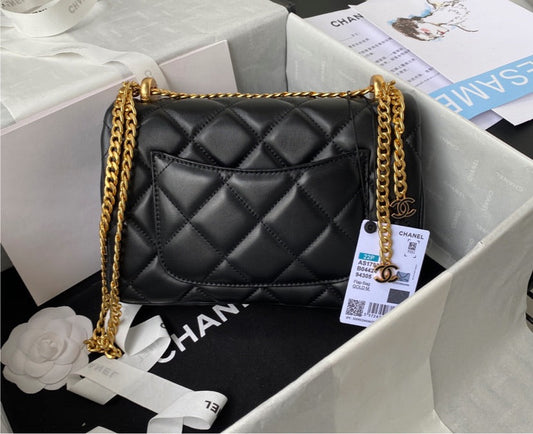 Black/gold Chanel woman handbag