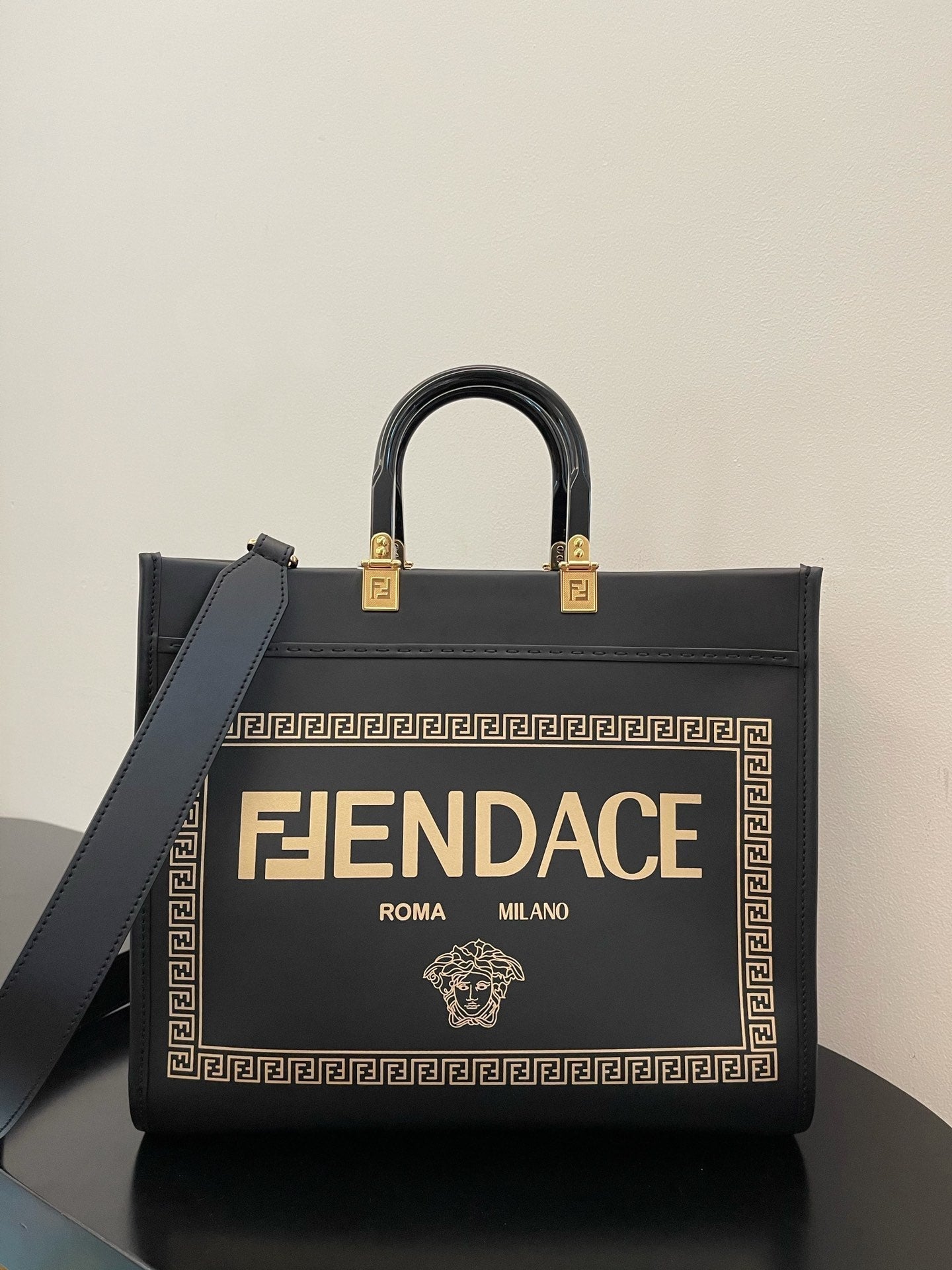 Fendi Sunshine Shopper Meduim Bag