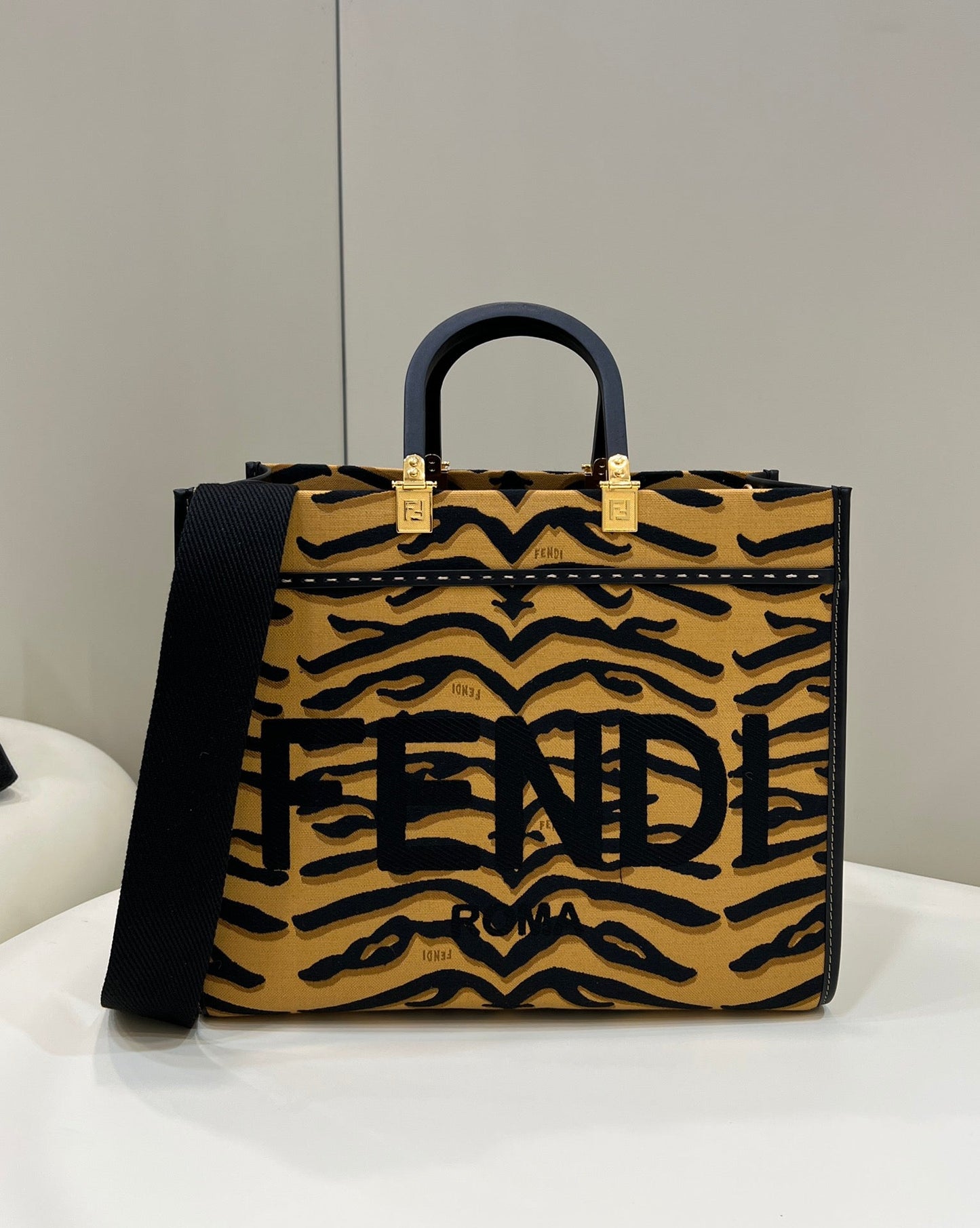 Fendi Sunshine Shopper Meduim Bag