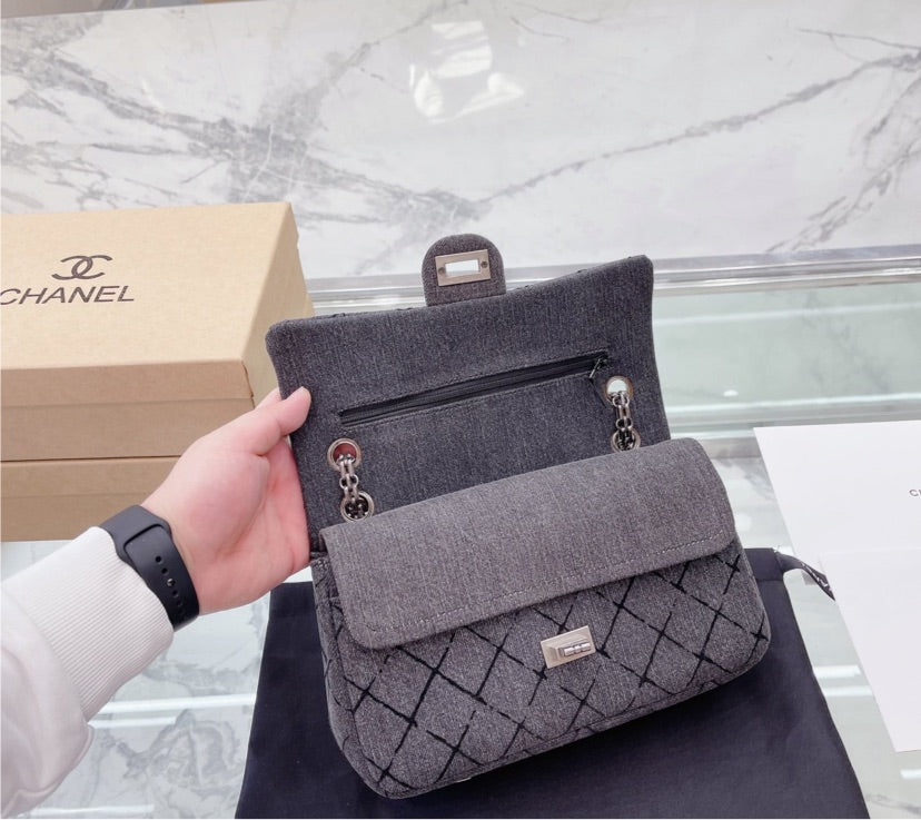 Woman Chanel shoulder handbag