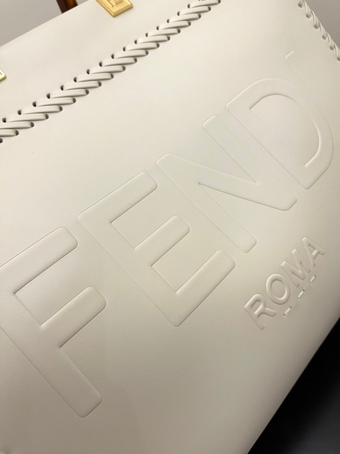 Fendi Sunshine Shopper Medium Bag