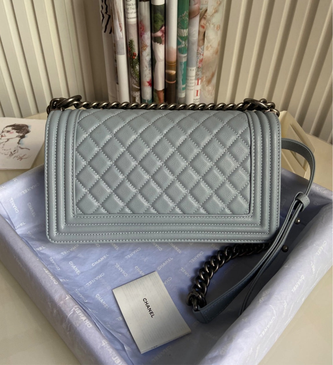 Woman Chanel shoulder handbag