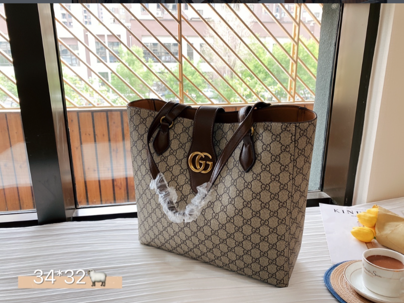 Gucci woman shoulder Handbag