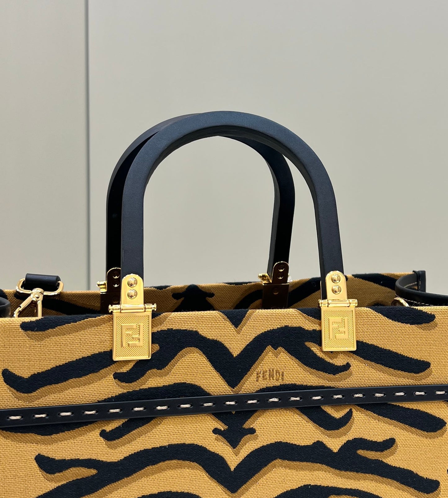 Fendi Sunshine Shopper Meduim Bag