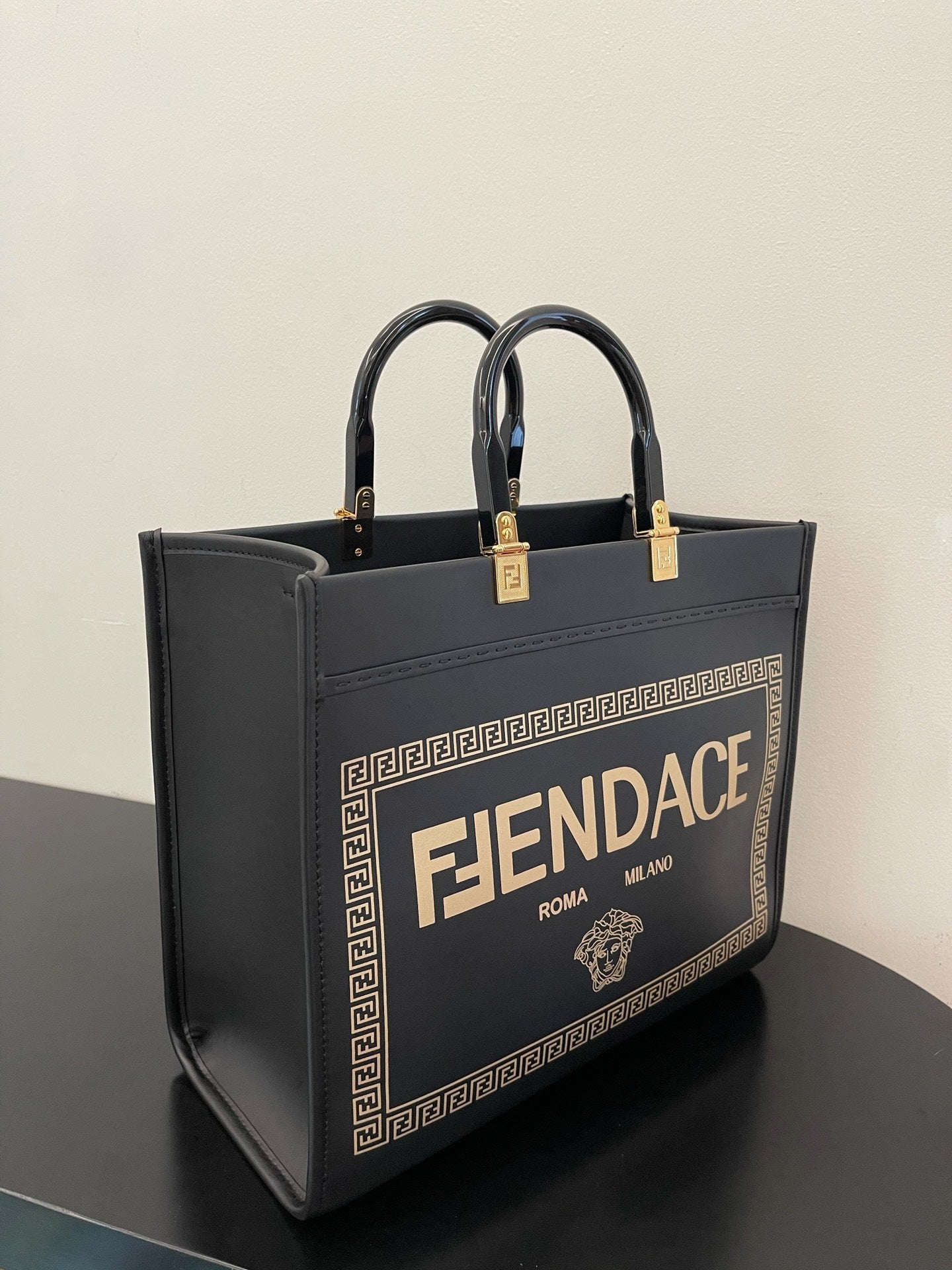 Fendi Sunshine Shopper Meduim Bag