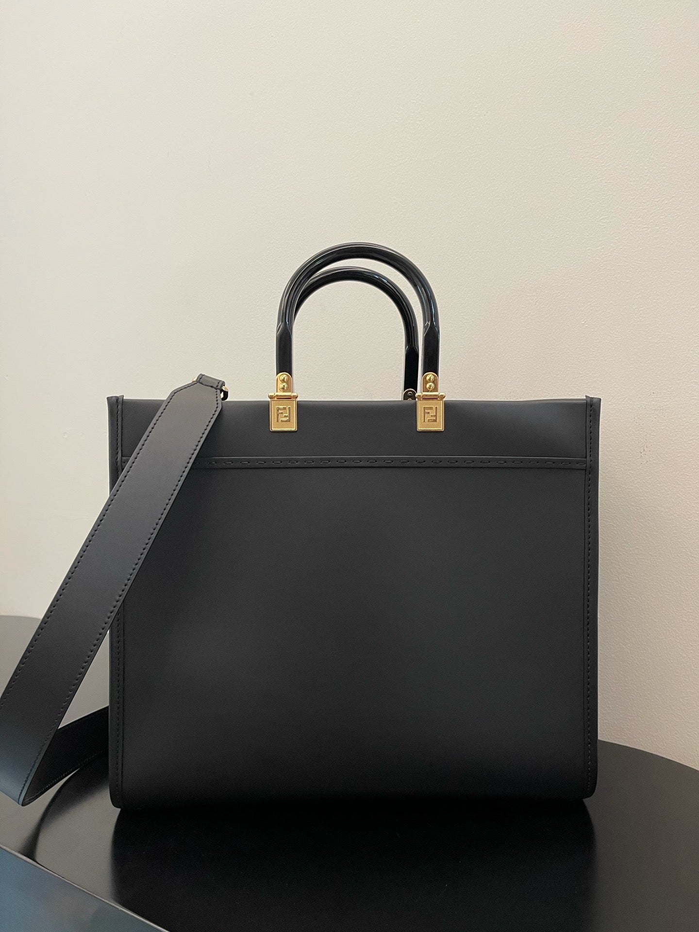 Fendi Sunshine Shopper Meduim Bag