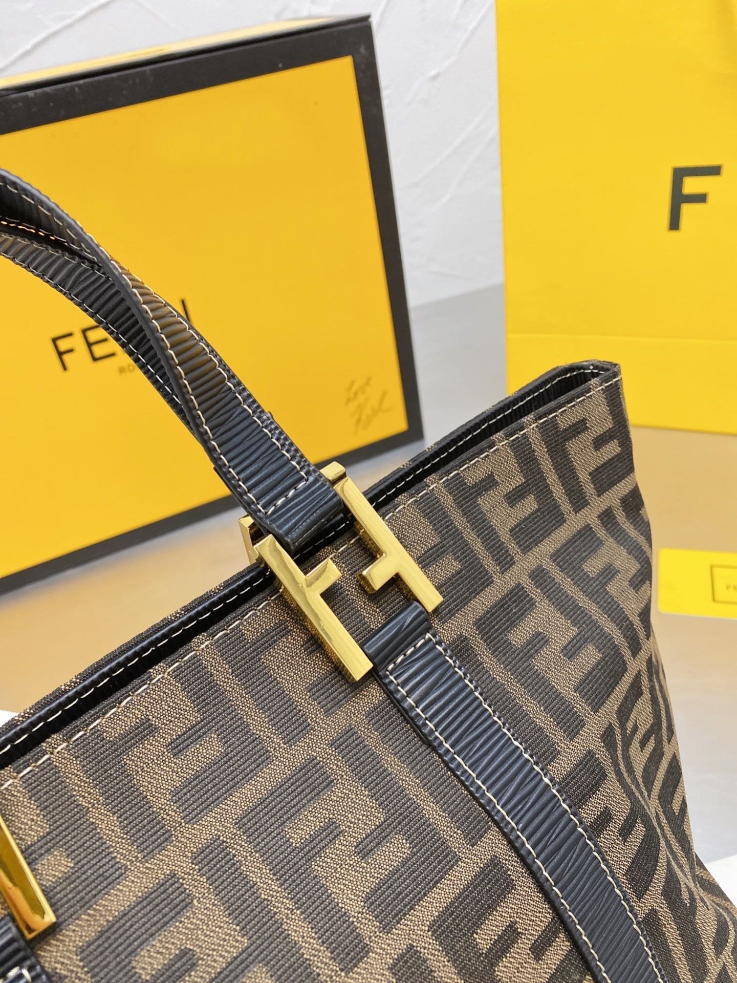 Luxury Designer Bags Fendi 104